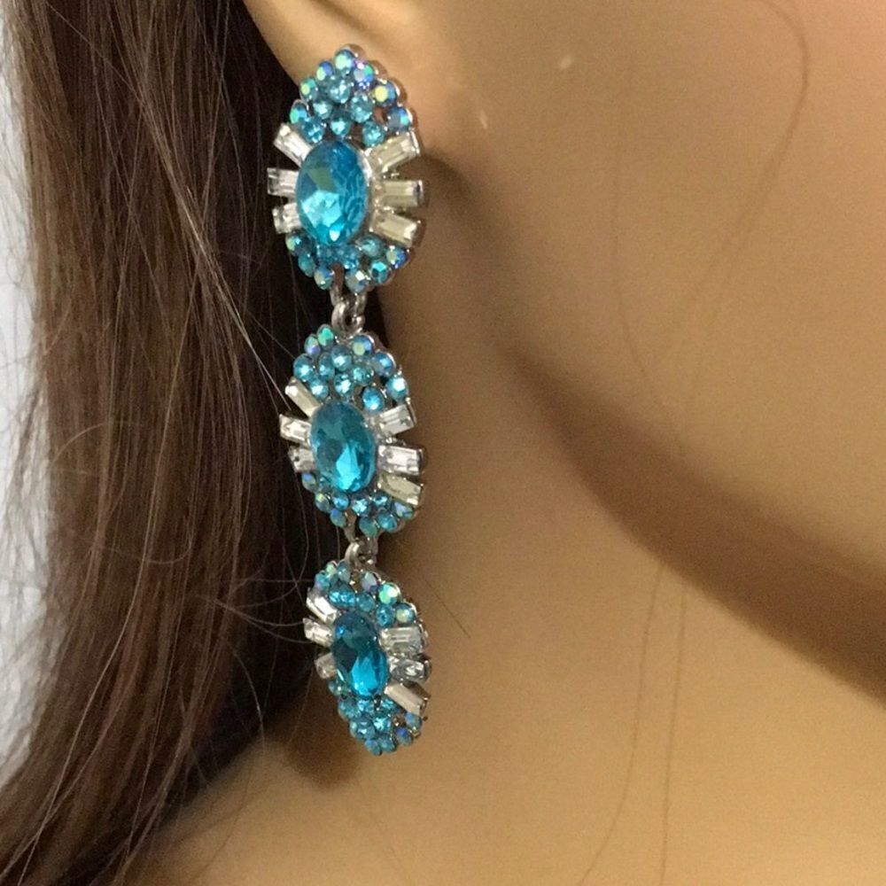 NWT Absolutely Dazzling Blue Dangling Earrings!